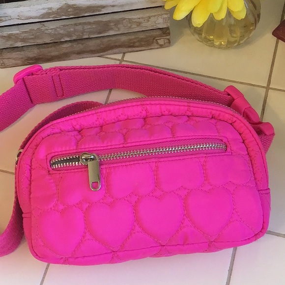 ‘Wild Fable’ Hot Pink Quilted Fannypack - Picture 2 of 8